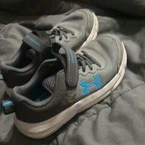 Boys under armor shoes size 3Y